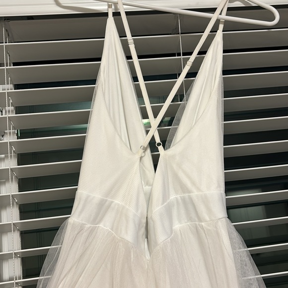 Beautiful Tulle long White Dress - Picture 2 of 4